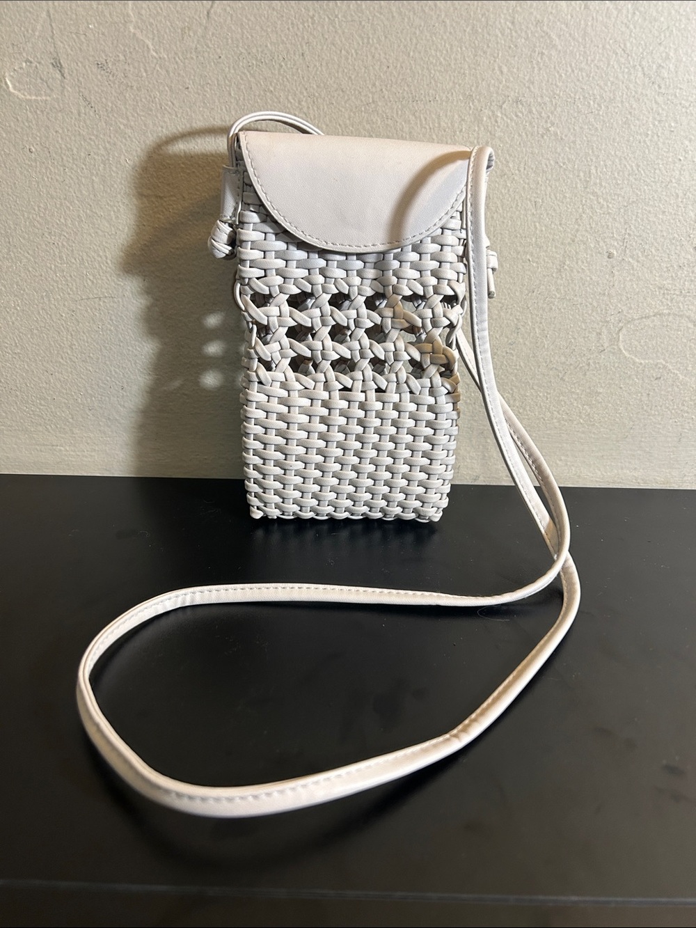 H&M White Woven Crossbody Phone Bag - Women's Small Shoulder Purse